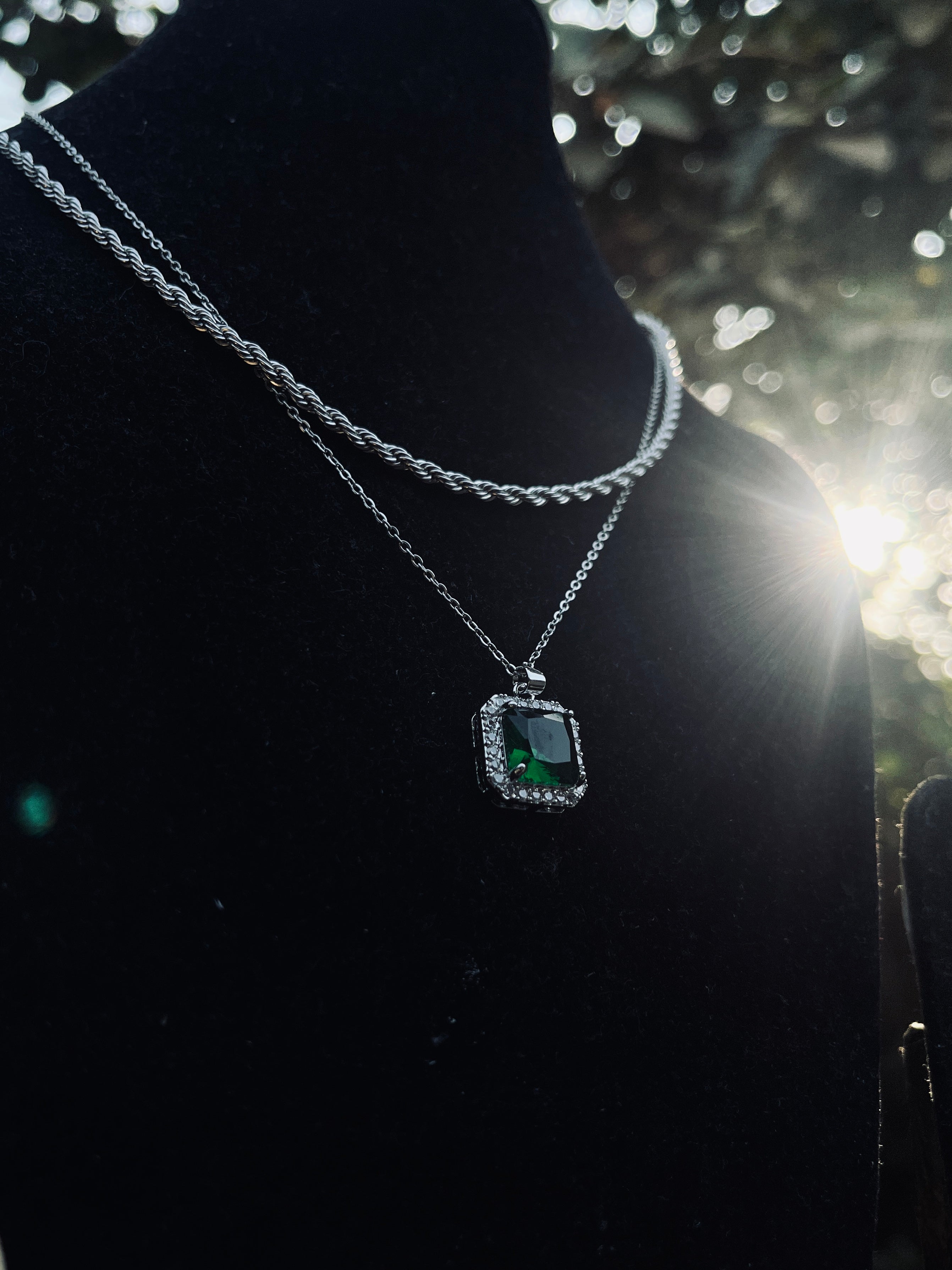 UNISEX STAINLESS STEEL COLORED STONE WITH ROPE CHAIN NECKLACE
