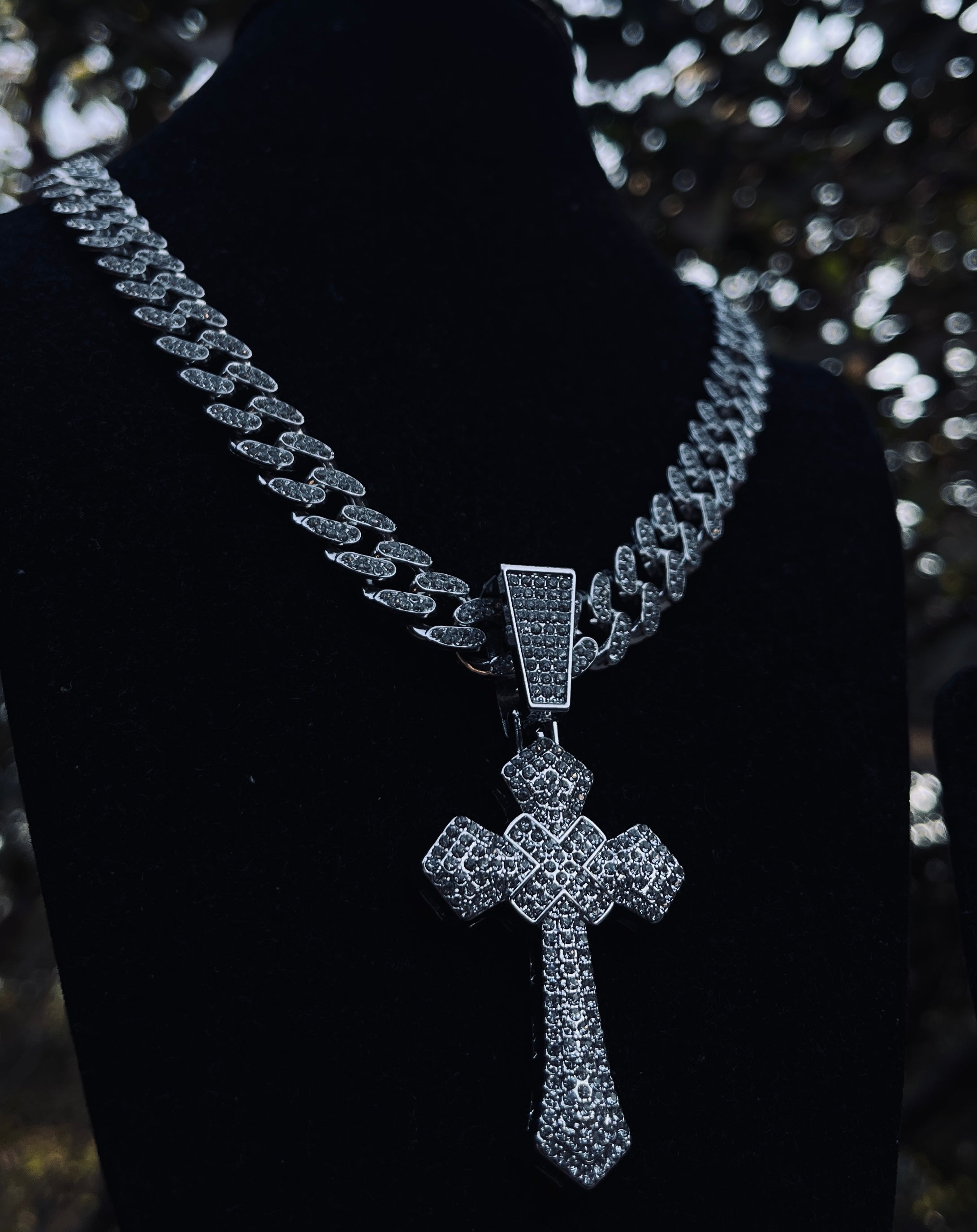 ICEDOUT BIG CROSS CHARM WITH CUBAN CHAIN NECKLACE