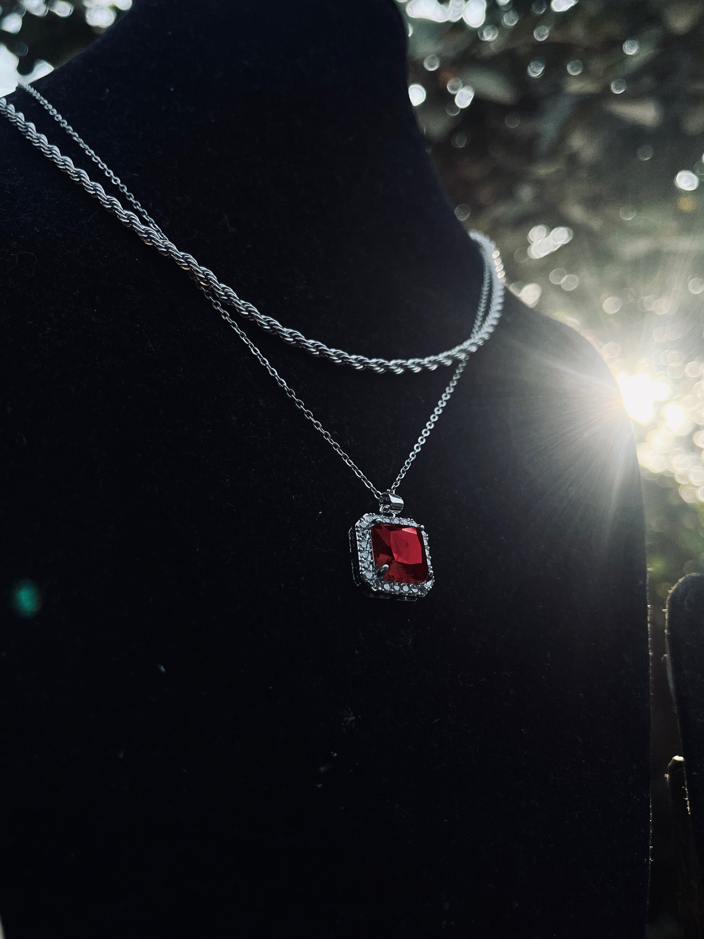 UNISEX STAINLESS STEEL COLORED STONE WITH ROPE CHAIN NECKLACE
