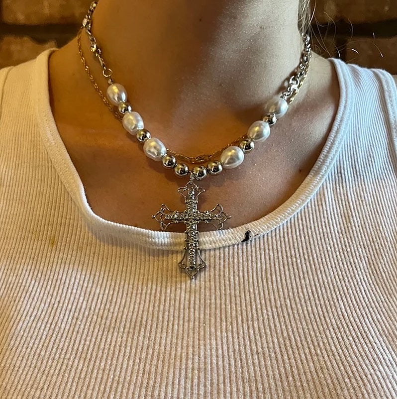UNISEX Y2K BEADED CROSS NECKLACE