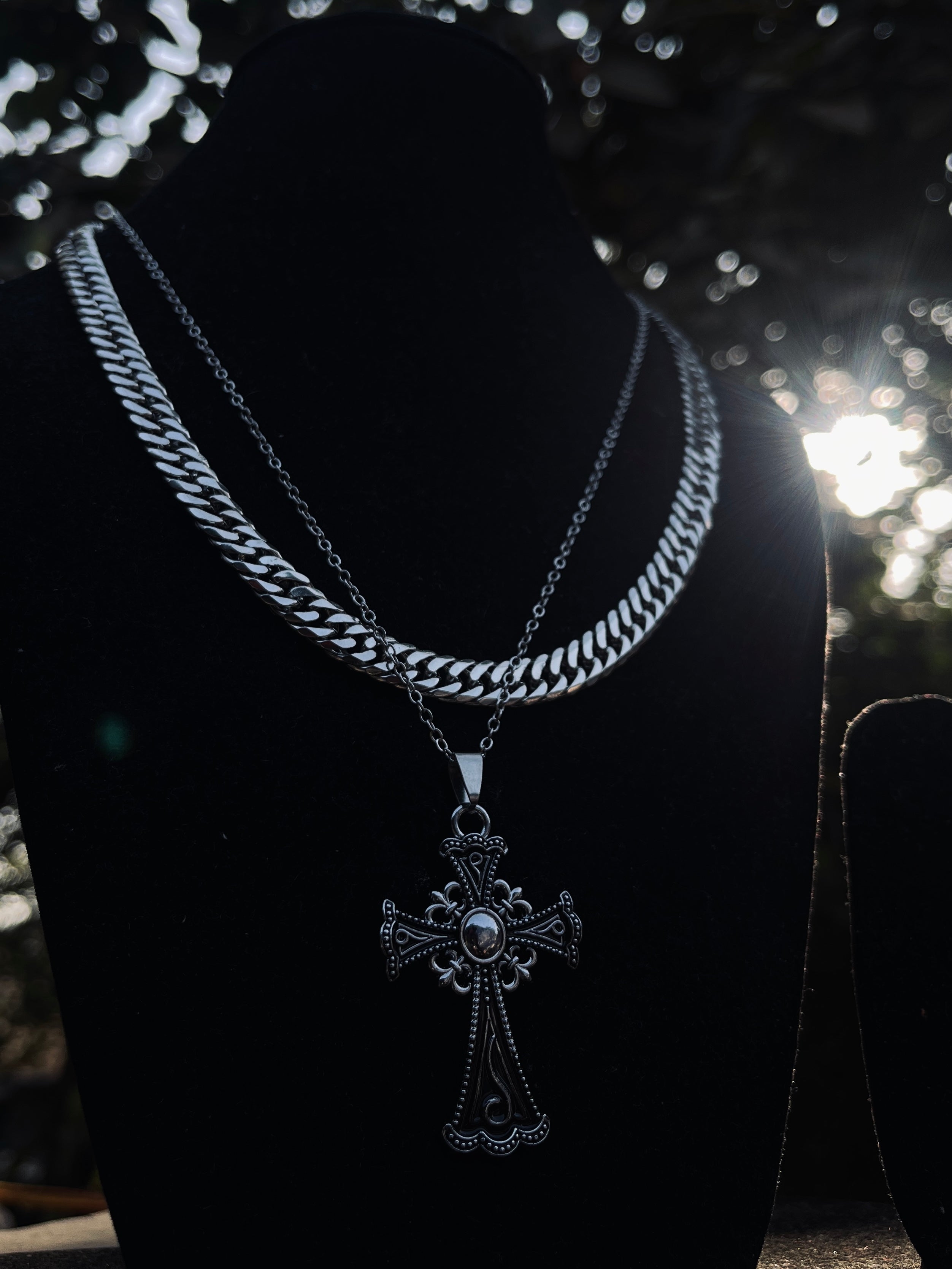 STAINLESS STEEL UNISEX CHROME HEART PENDAT WITH THICK CHAIN