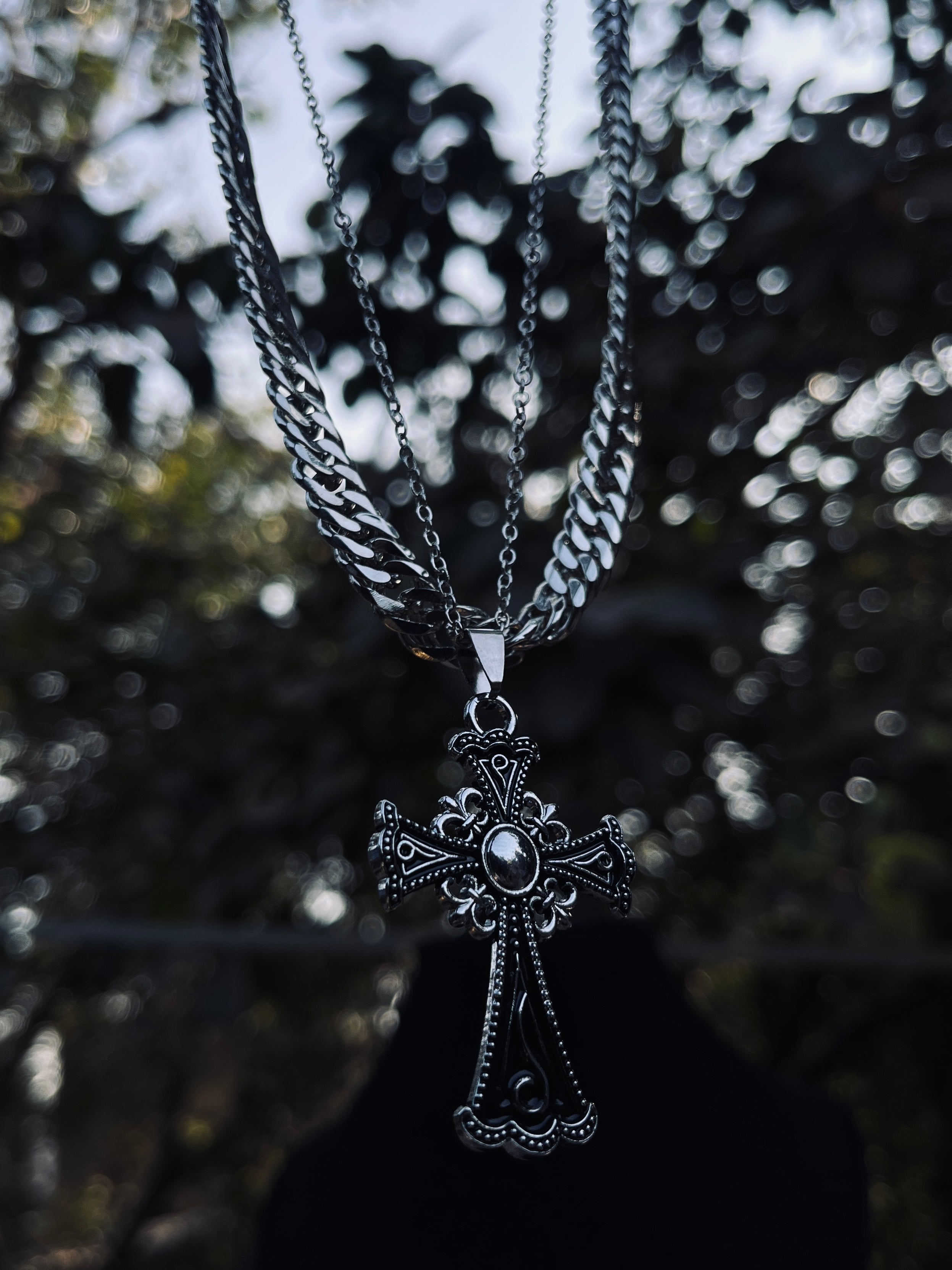 STAINLESS STEEL UNISEX CHROME HEART PENDAT WITH THICK CHAIN
