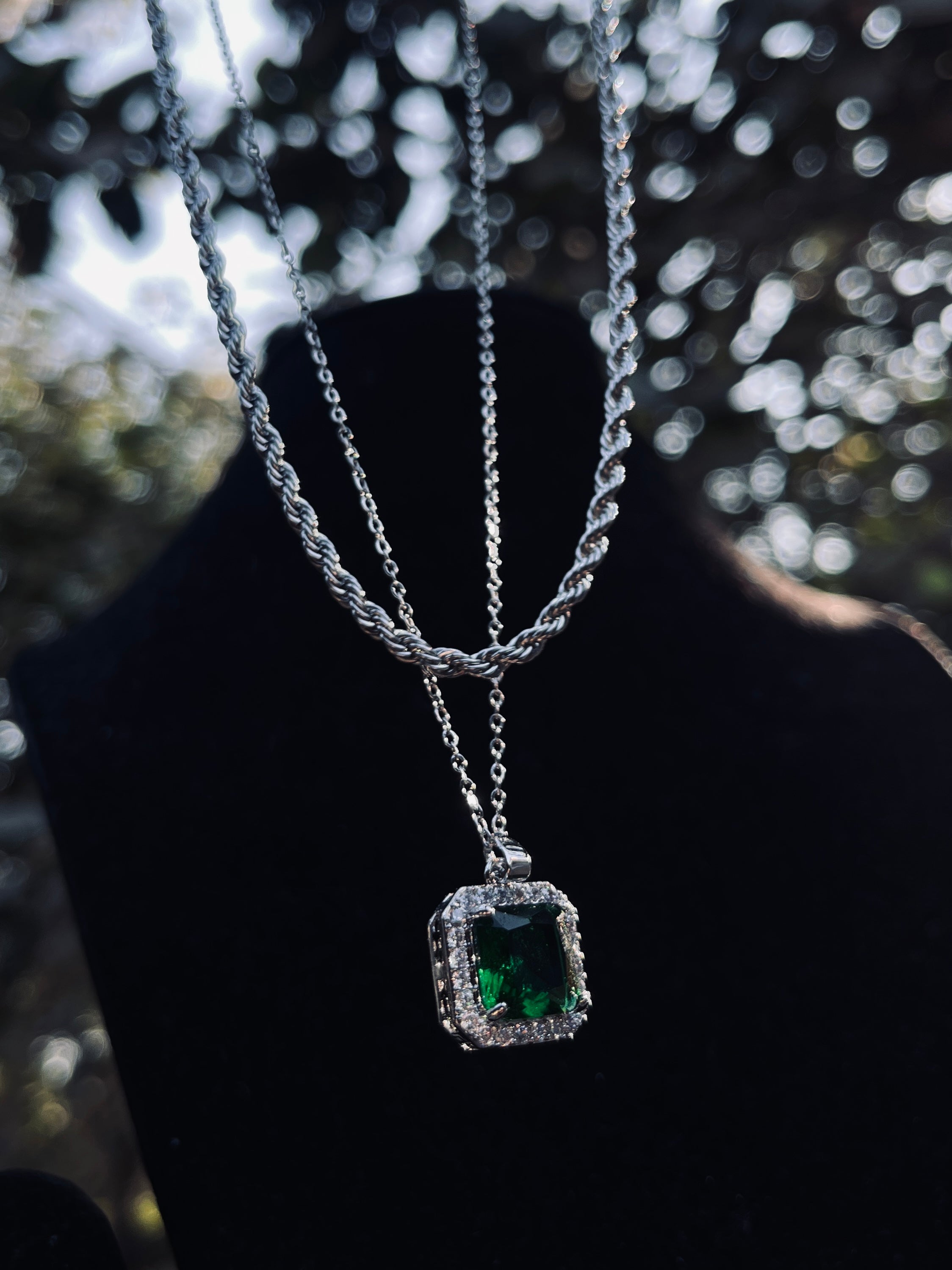 UNISEX STAINLESS STEEL COLORED STONE WITH ROPE CHAIN NECKLACE