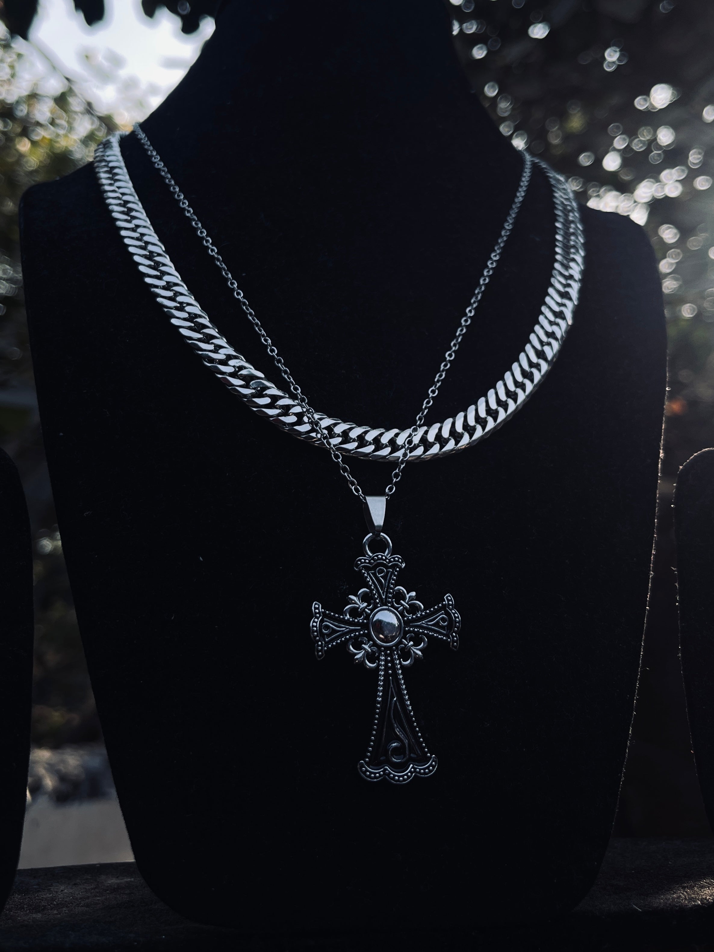 STAINLESS STEEL UNISEX CHROME HEART PENDAT WITH THICK CHAIN