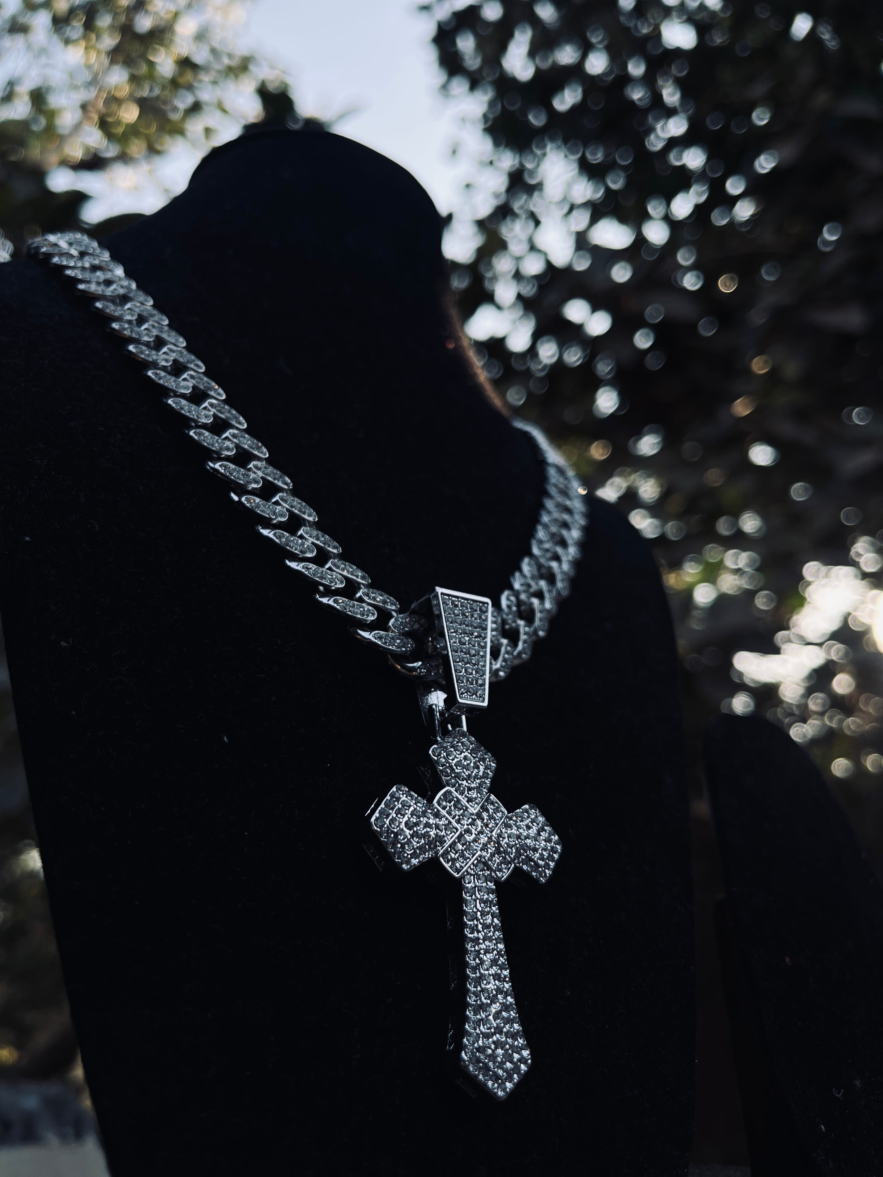 ICEDOUT BIG CROSS CHARM WITH CUBAN CHAIN NECKLACE