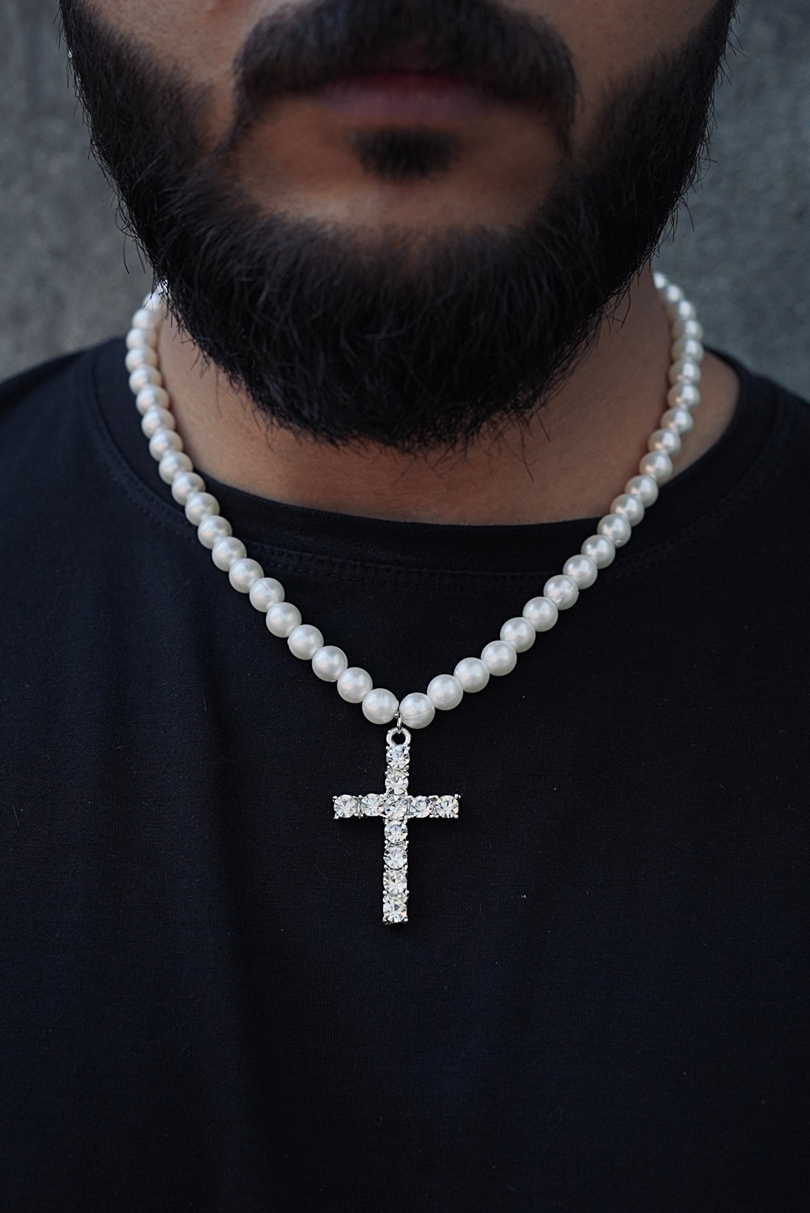 BLINKING CROSS PENDANT WITH PEARL NECKLACE