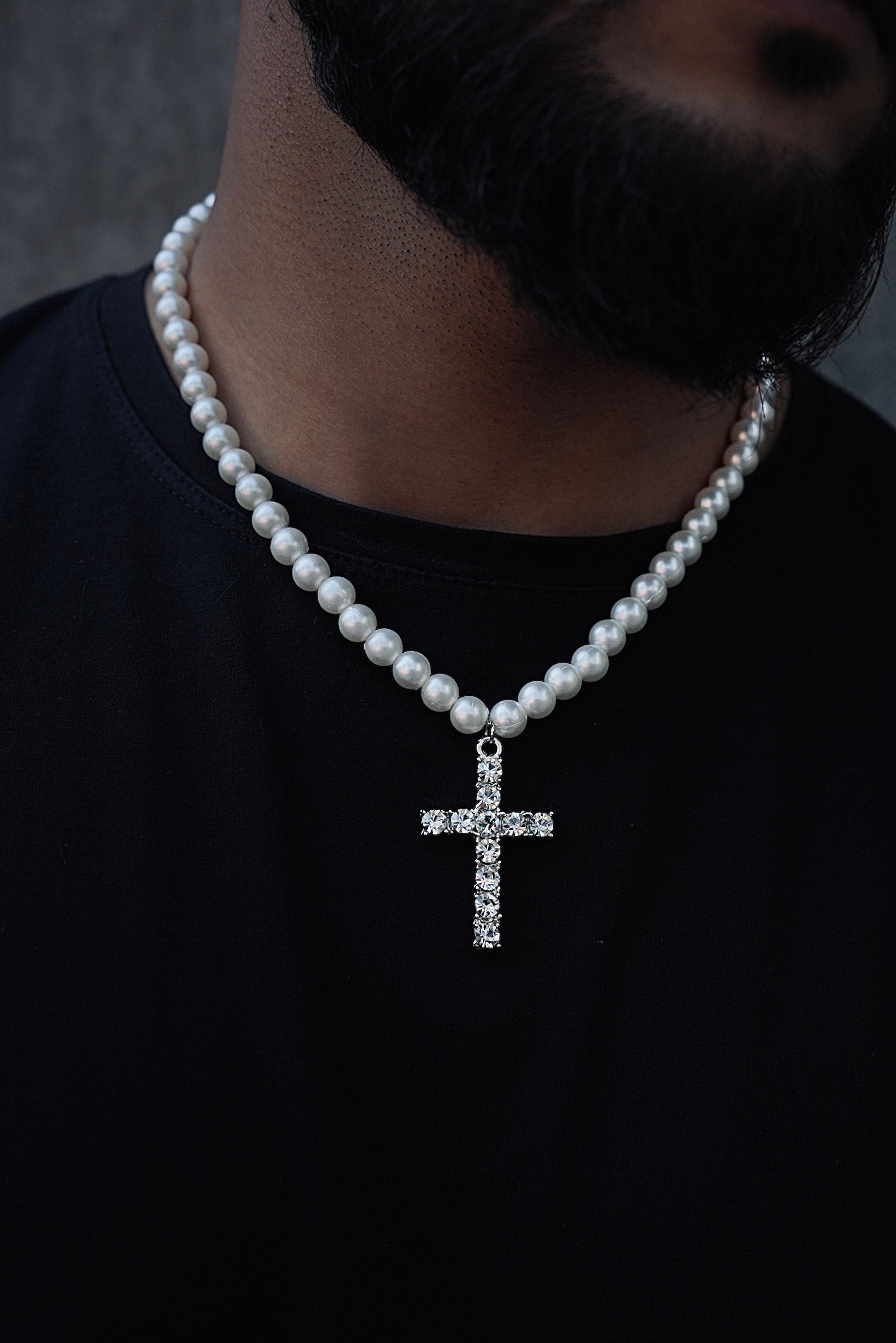 BLINKING CROSS PENDANT WITH PEARL NECKLACE