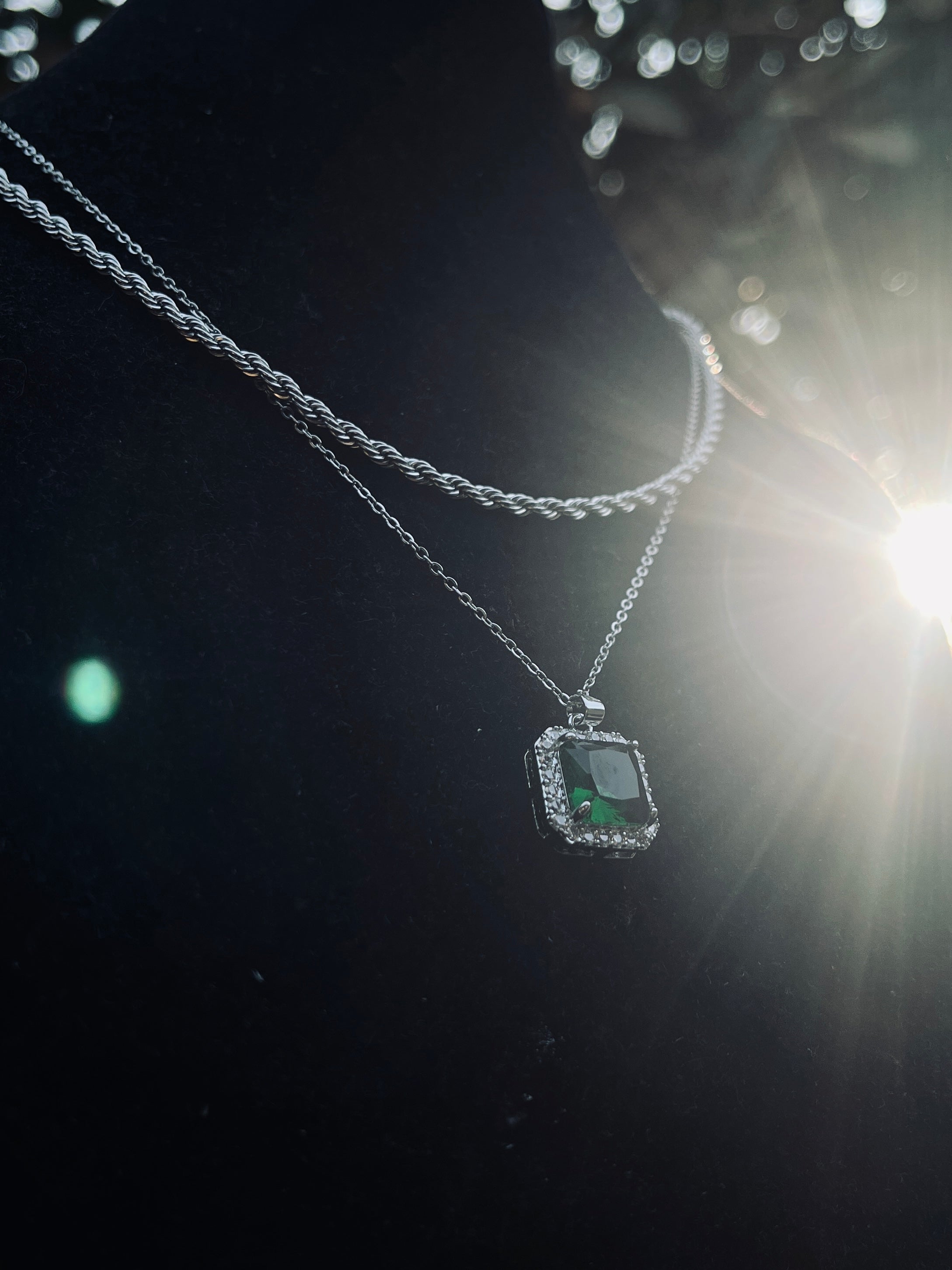 UNISEX STAINLESS STEEL COLORED STONE WITH ROPE CHAIN NECKLACE