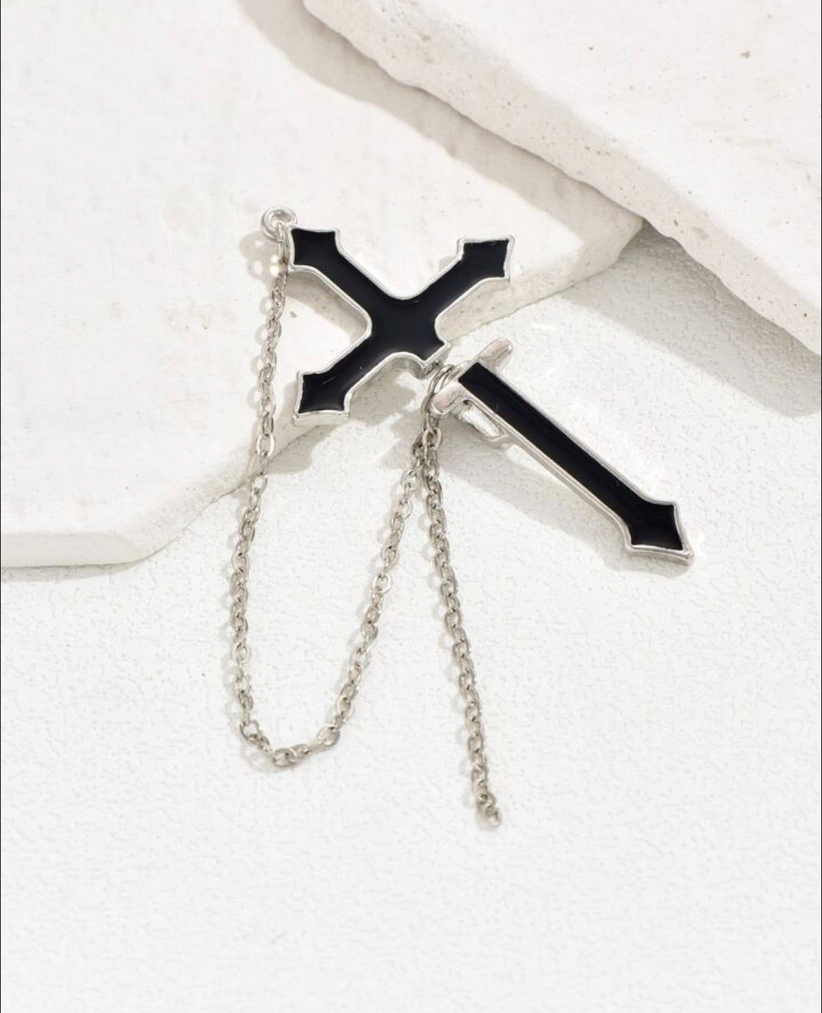 BLACK BIG CROSS EARCUFF WITH CHAIN