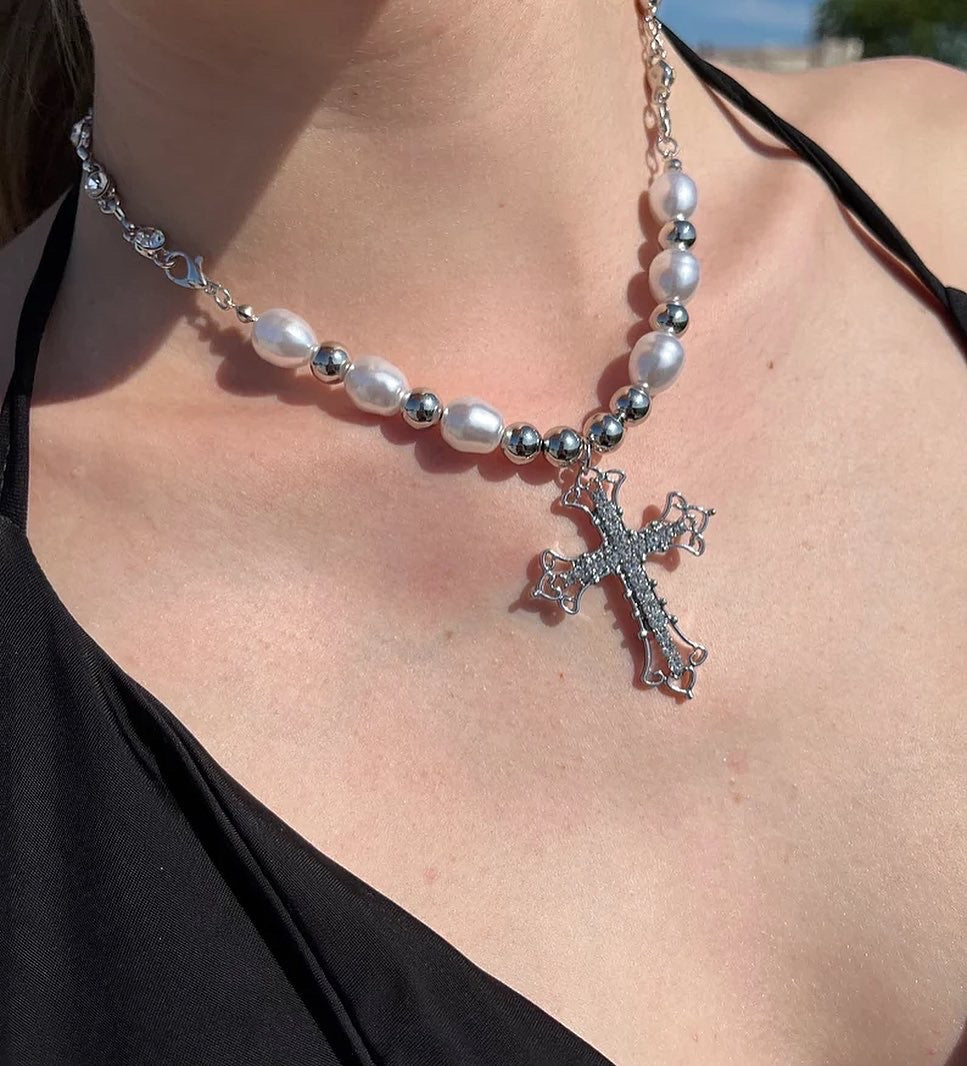 UNISEX Y2K BEADED CROSS NECKLACE