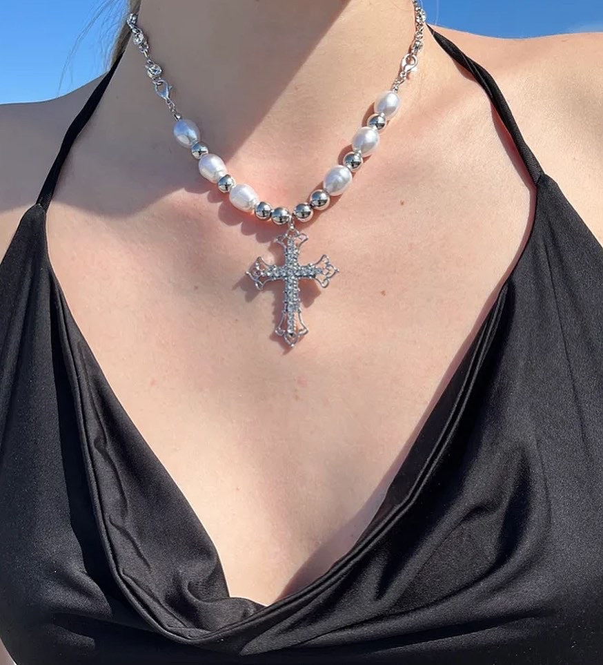 UNISEX Y2K BEADED CROSS NECKLACE