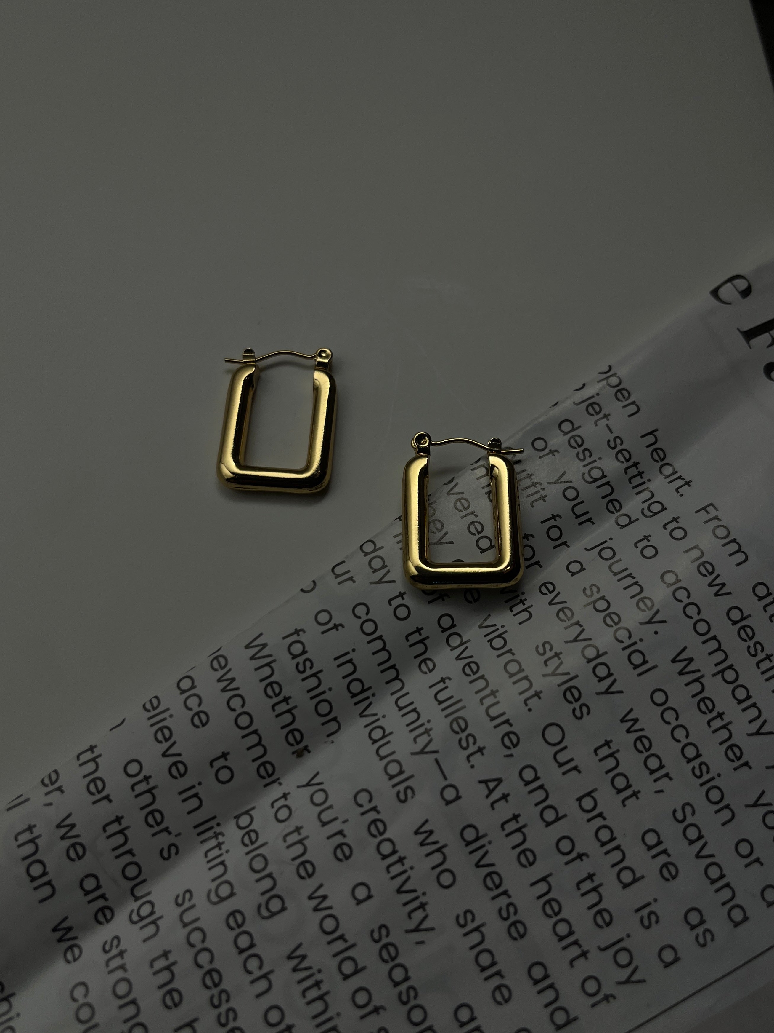 STAINLESS STEEL GOLDEN SIMPLE FRAME EARRING