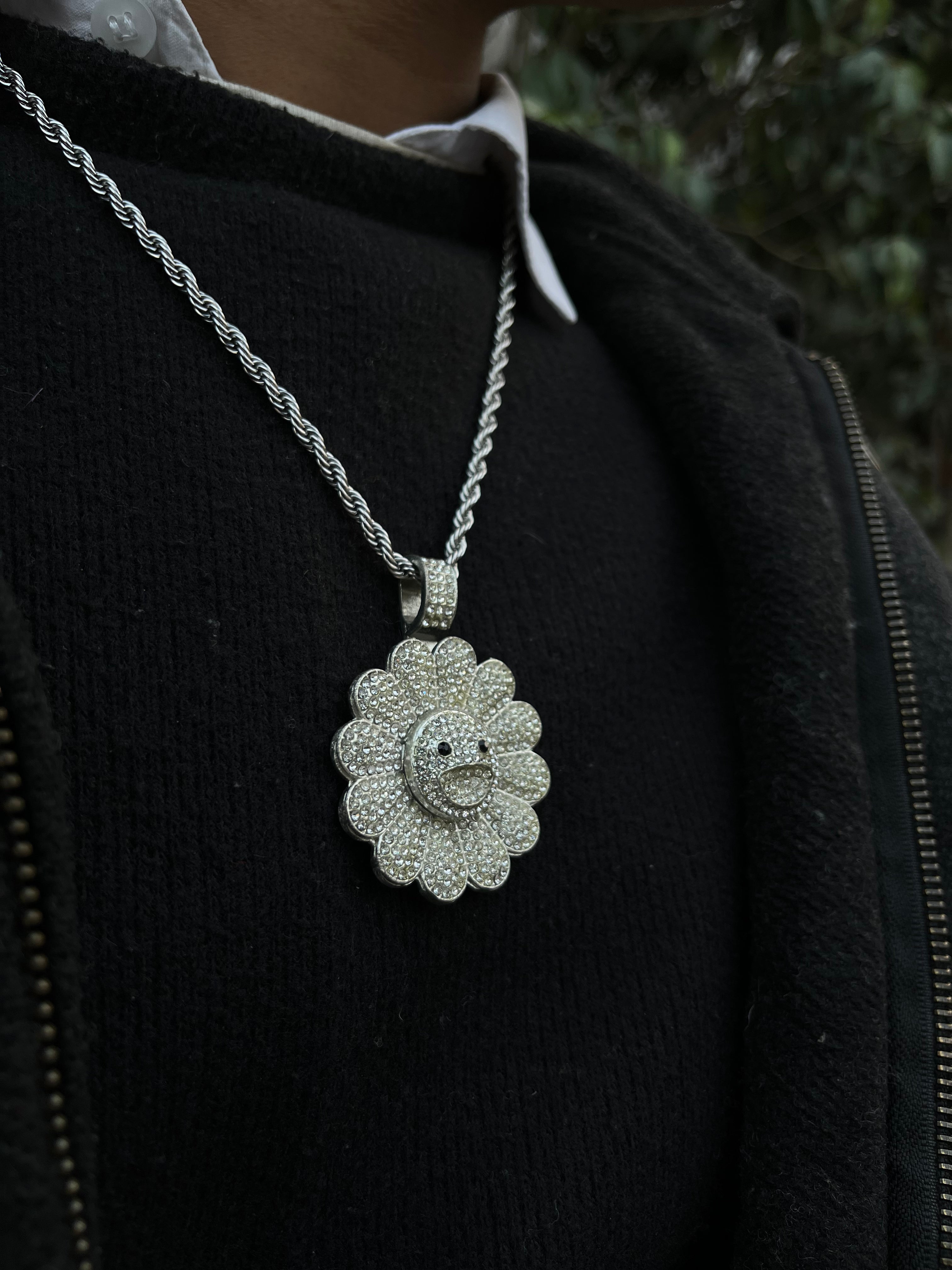 ICEDOUT FLOWER SPINNING NECKLACE SILVER