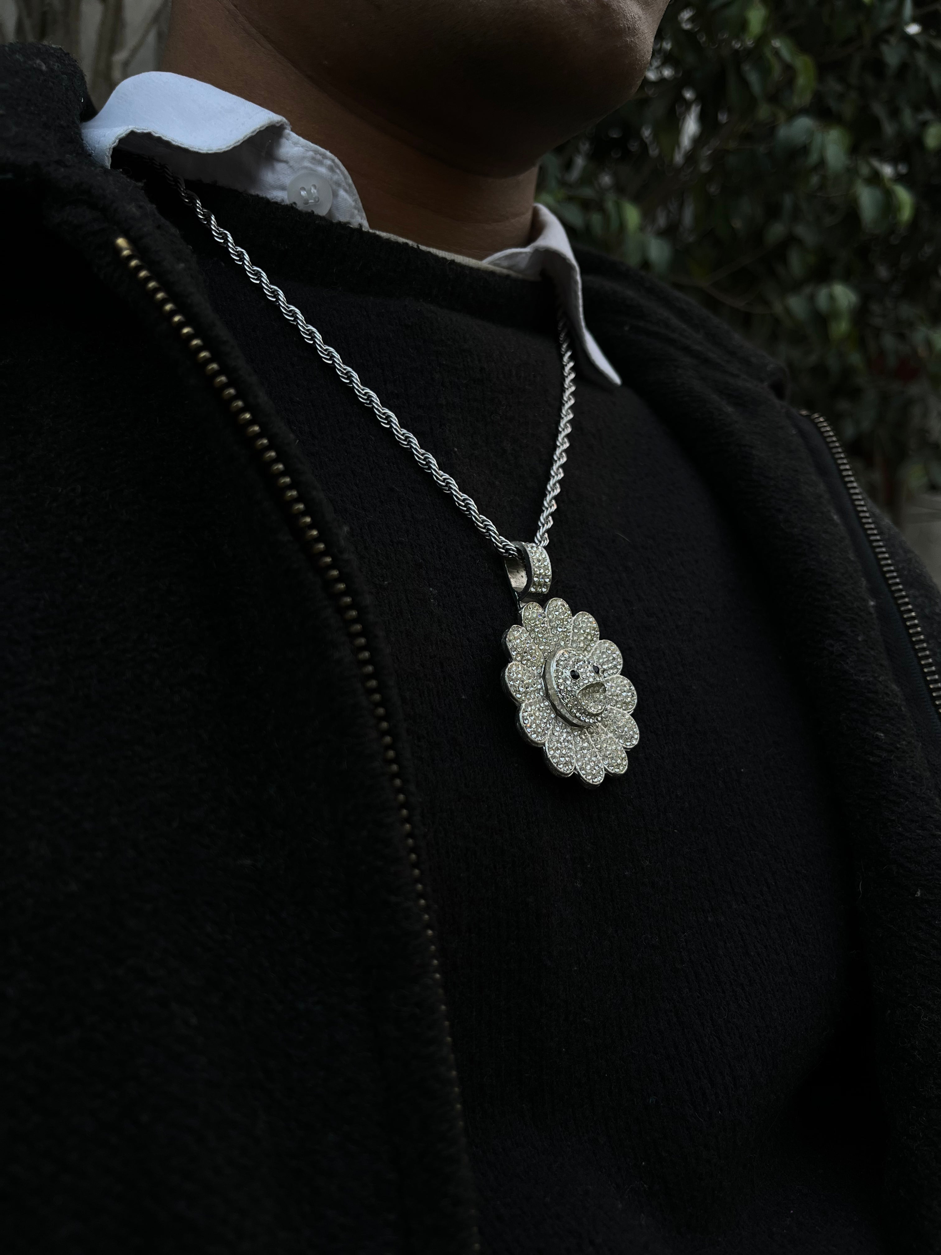 ICEDOUT FLOWER SPINNING NECKLACE SILVER