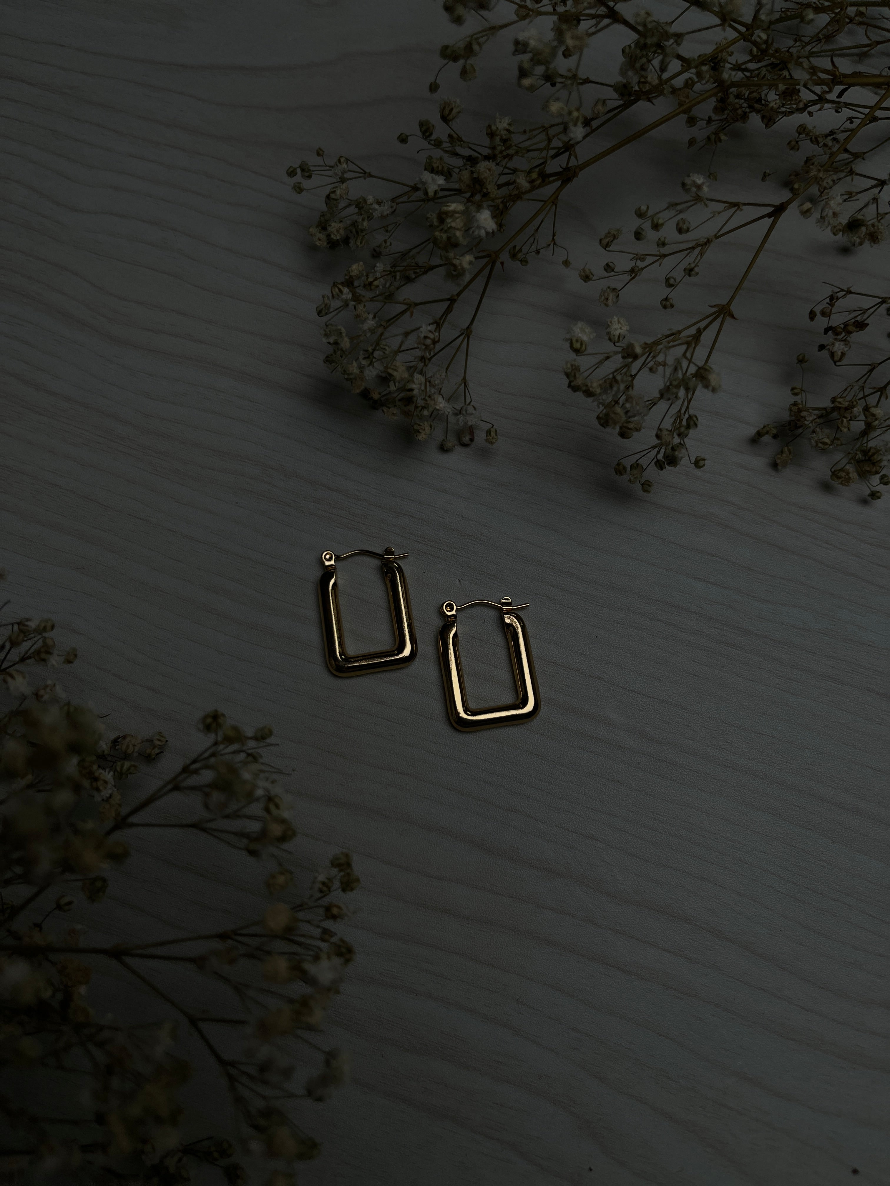 STAINLESS STEEL GOLDEN SIMPLE FRAME EARRING