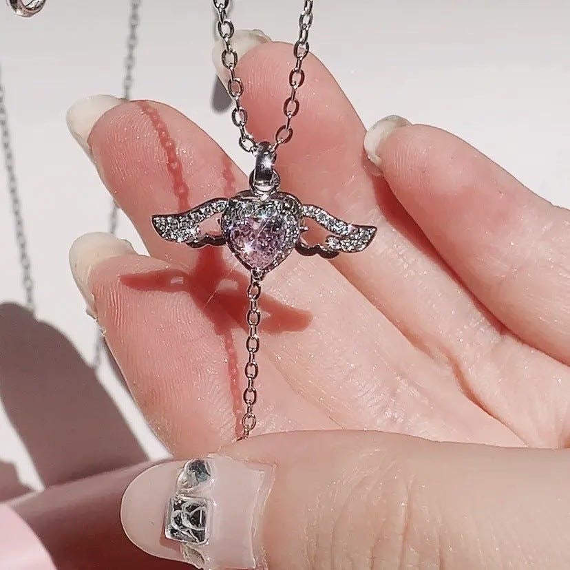 HEART FLY NECKLACE FOR WOMEN