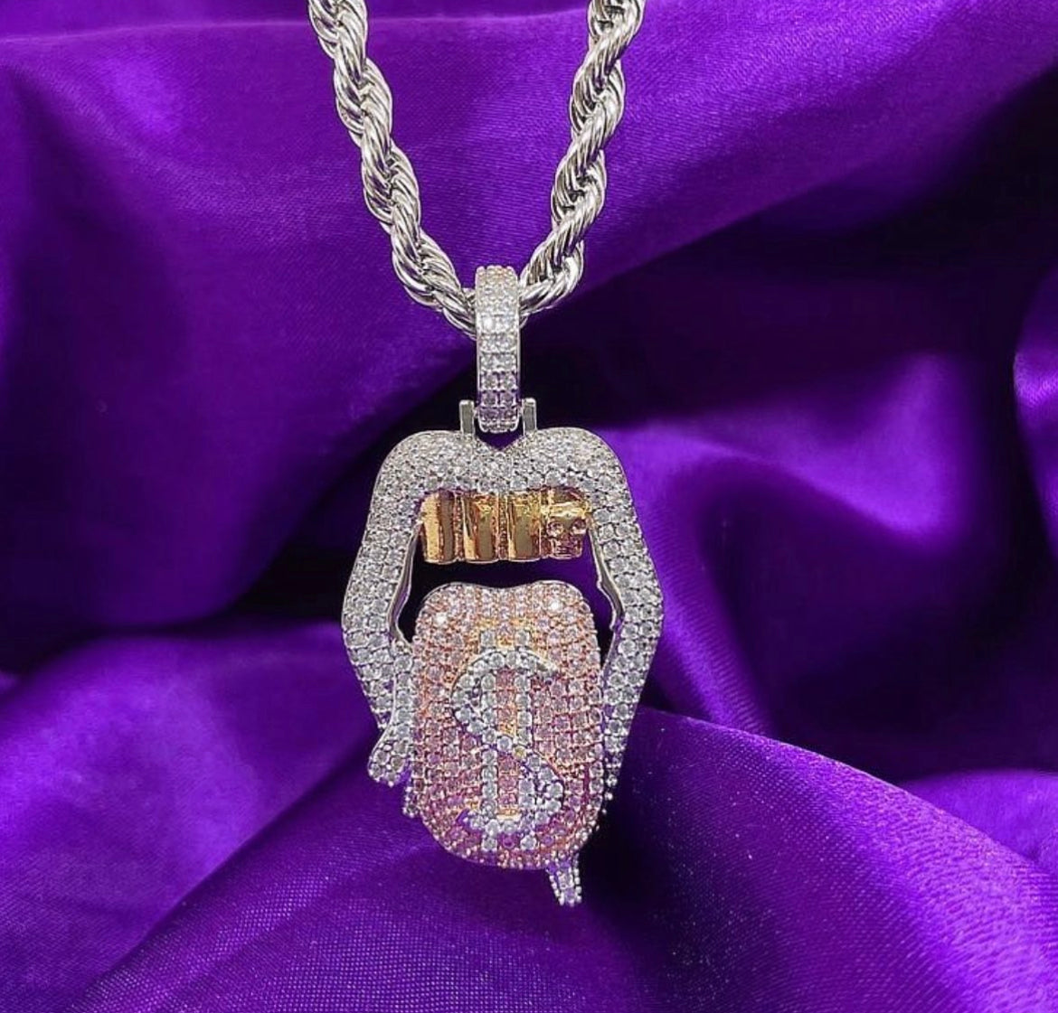 Icedout Dollar mouth necklace