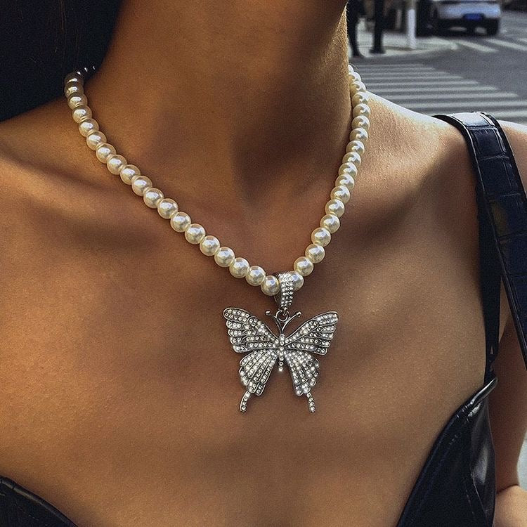 BIG BLINKING BUTTERFLY PEARL NECKLACE