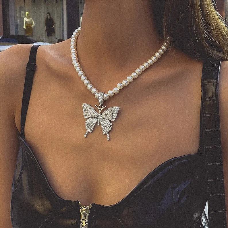 BIG BLINKING BUTTERFLY PEARL NECKLACE