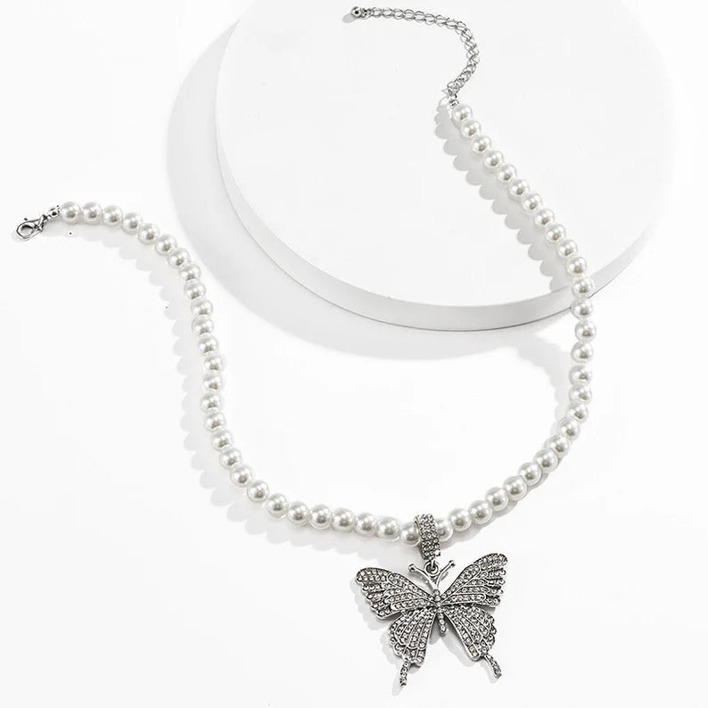 BIG BLINKING BUTTERFLY PEARL NECKLACE